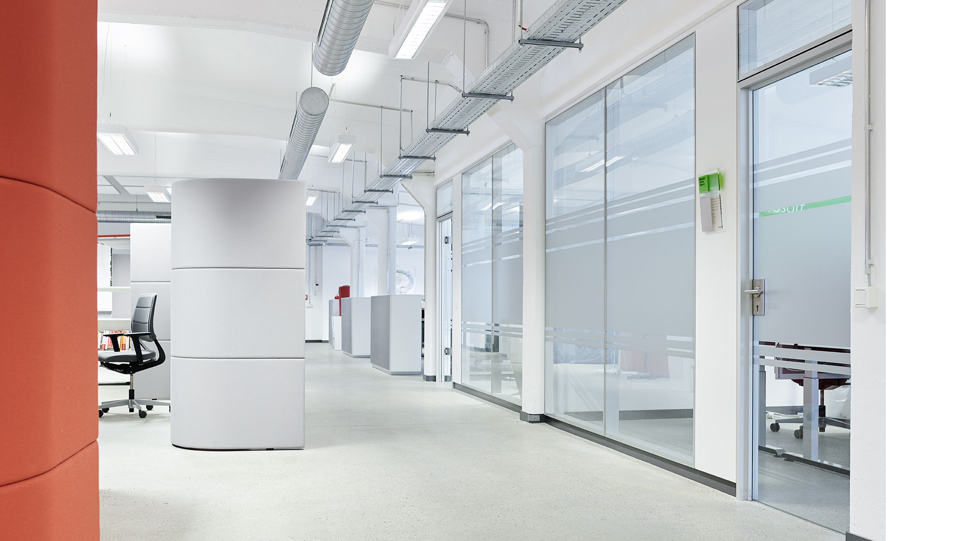 Heller Büroraum der UDG