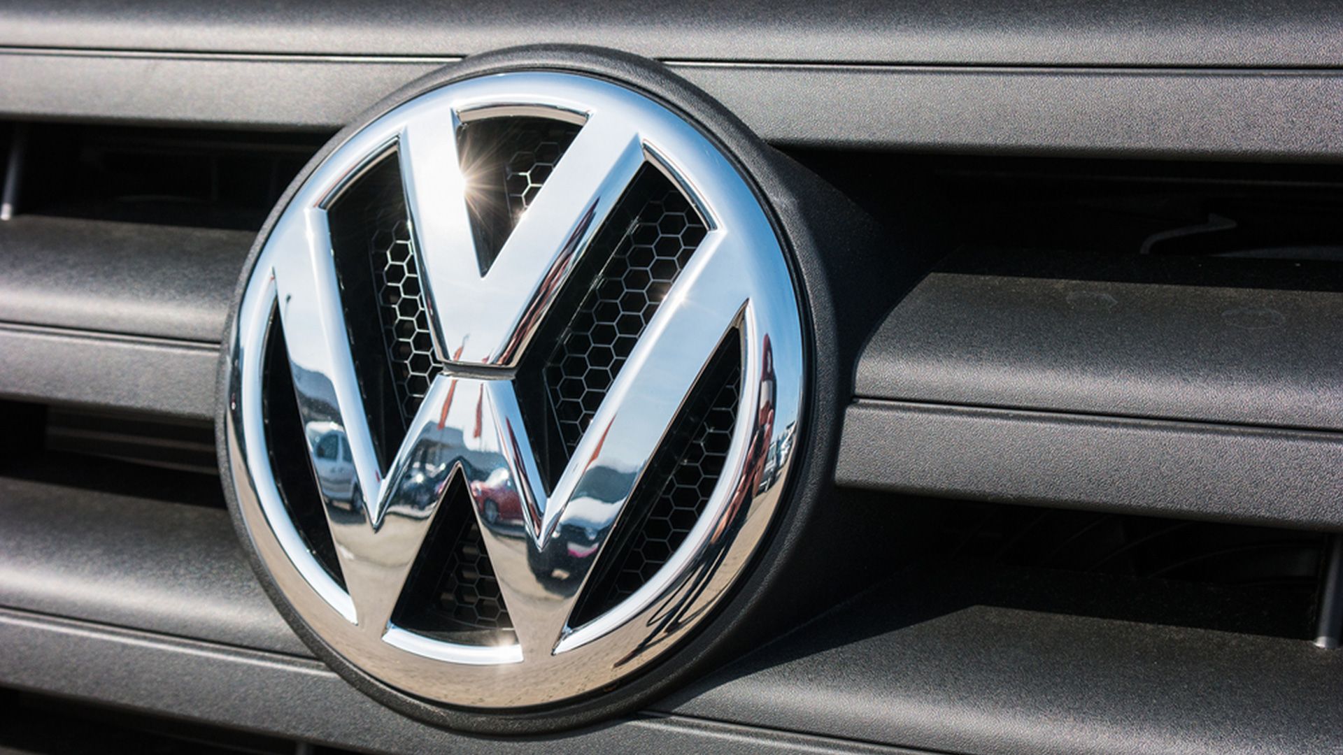 VW Logo auf Kühlergrill