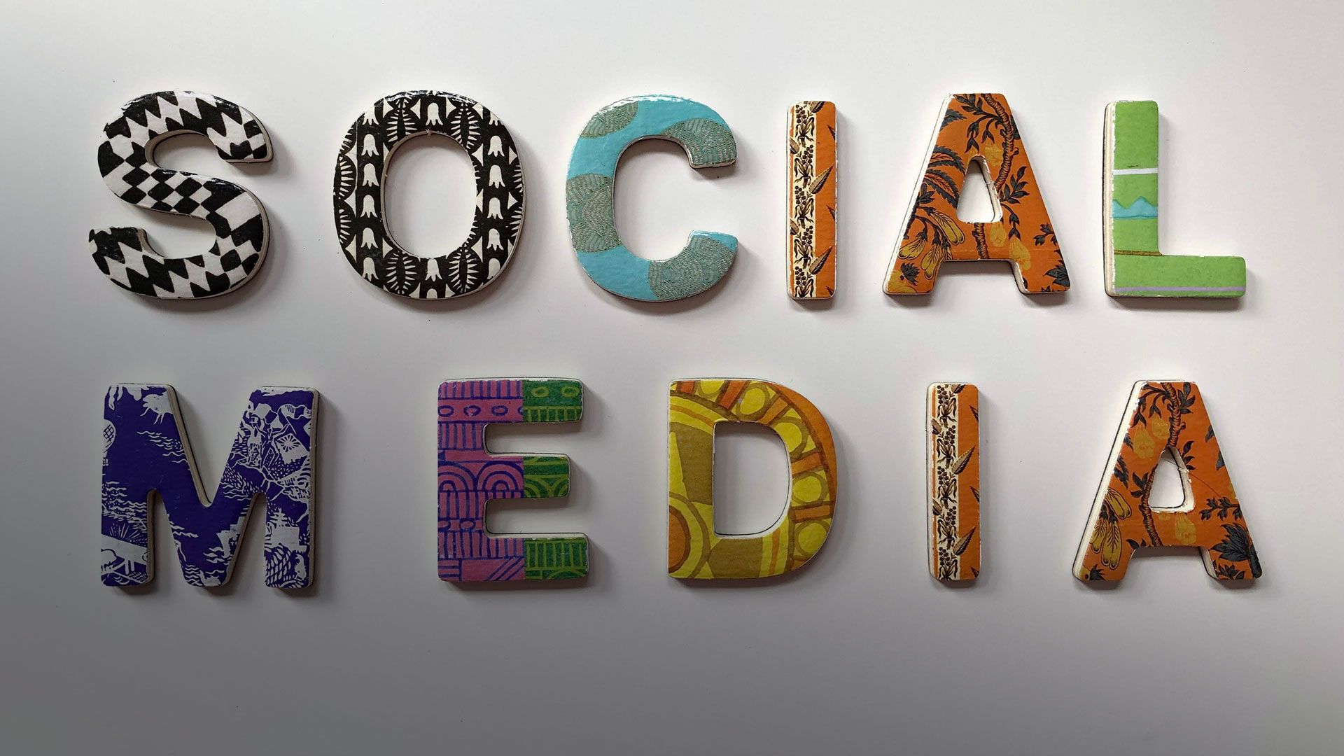 Social Media in Buchstaben