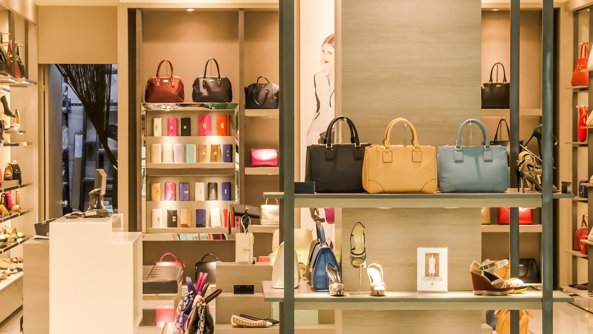 Shop-Schaufenster mit Frauen-Handtaschen