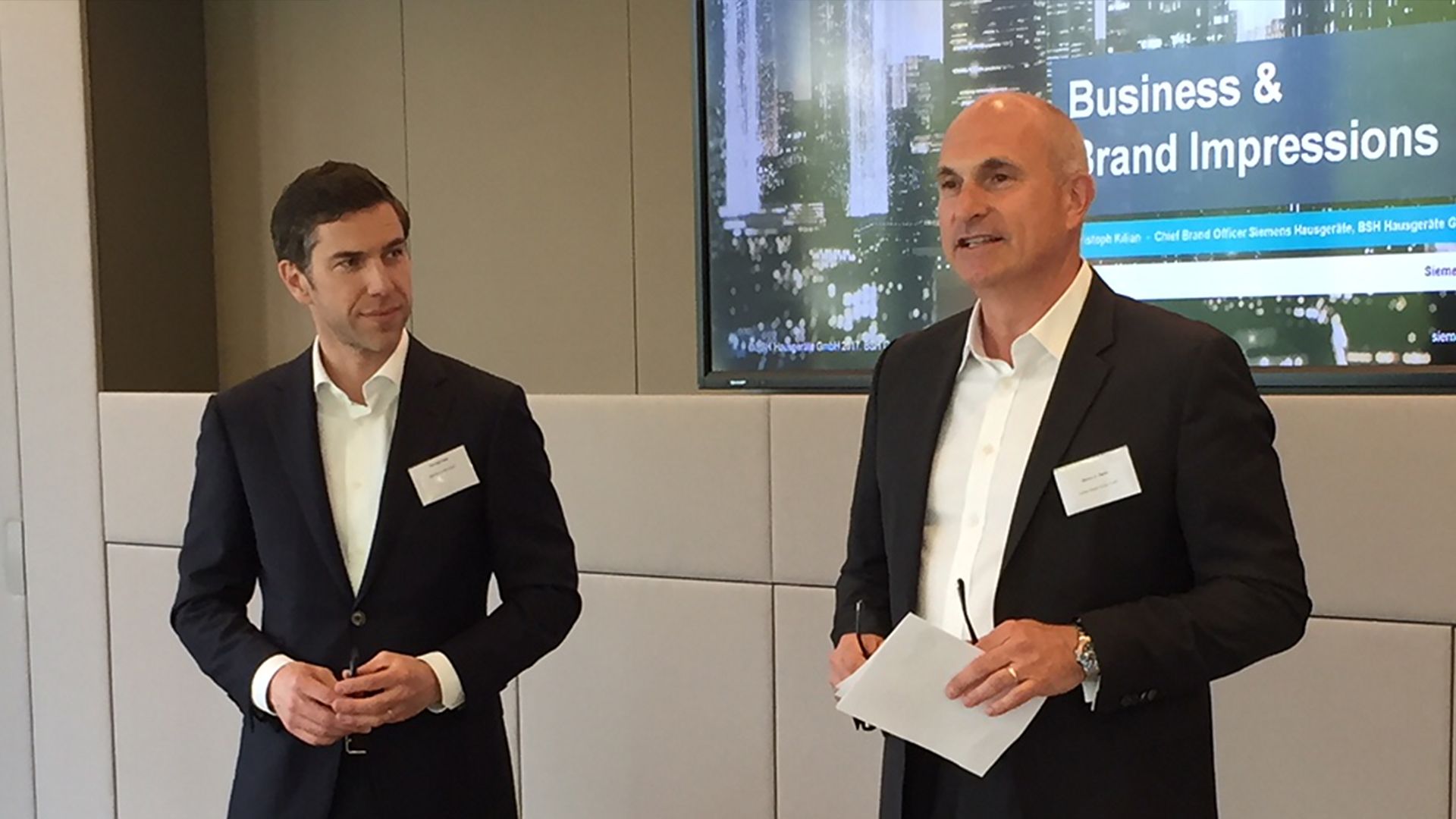 Christoph Kilian und Marcus Starke eröffnen das Digital Experience Forum