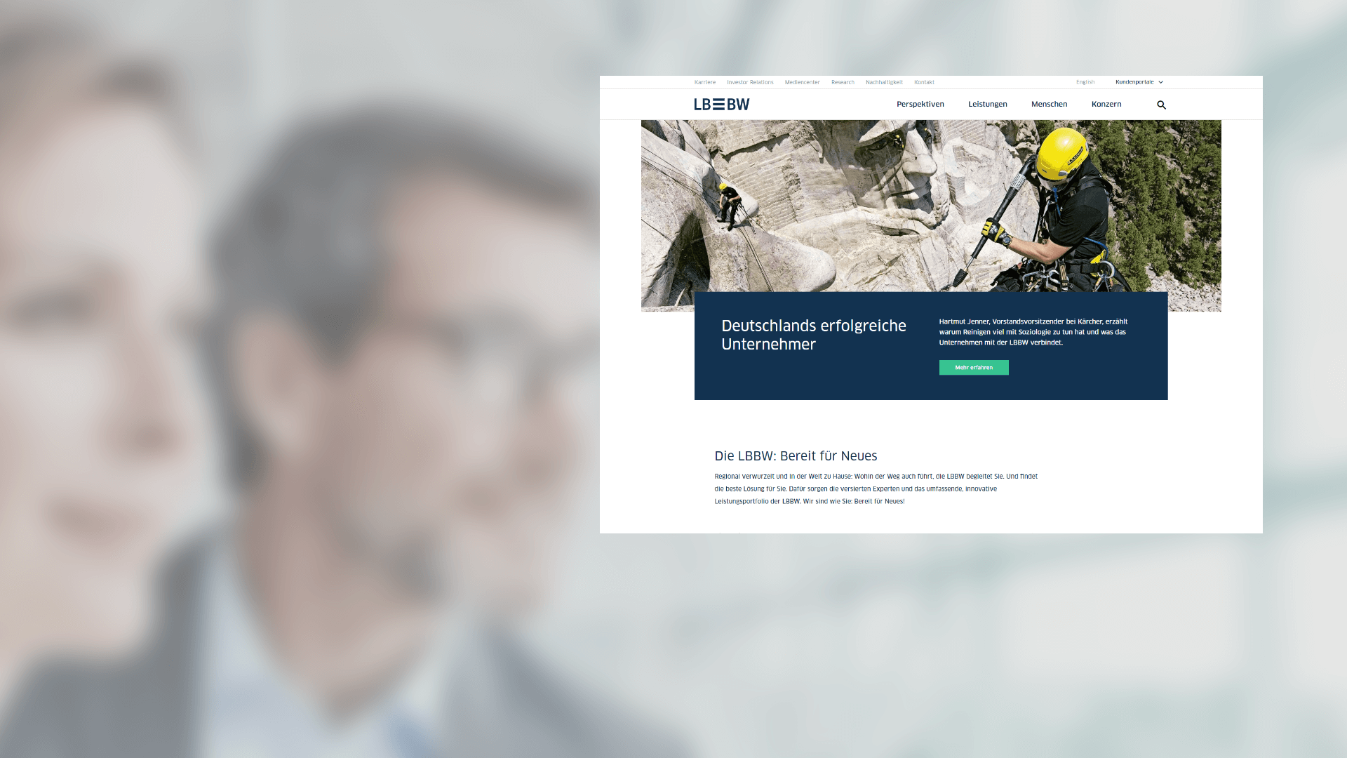 Homepage LBBW im Hintergrund mit zwei Menschen