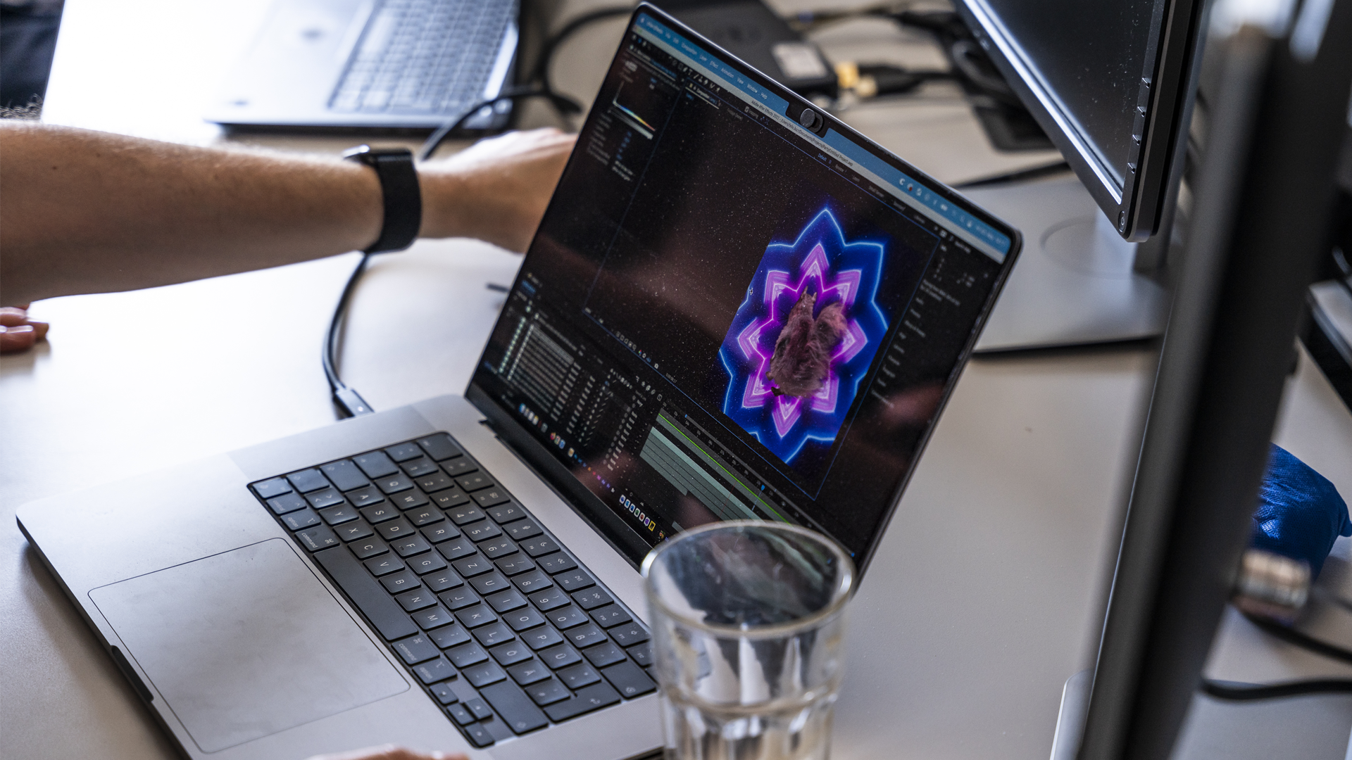 Laptop auf einem Schreibtisch